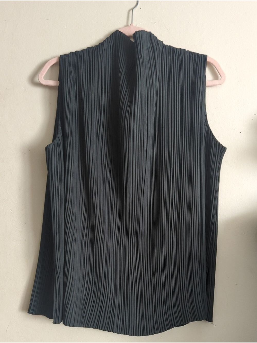 Club Monaco Micro Pleat Top In Olive - Picture 7 of 10